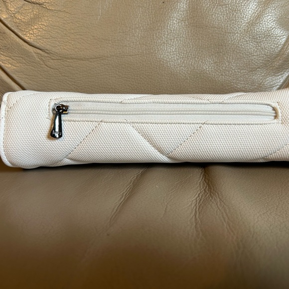 Lug Choo Choo XL Pill Organizer Matte Luxe White EUC - Picture 6 of 13